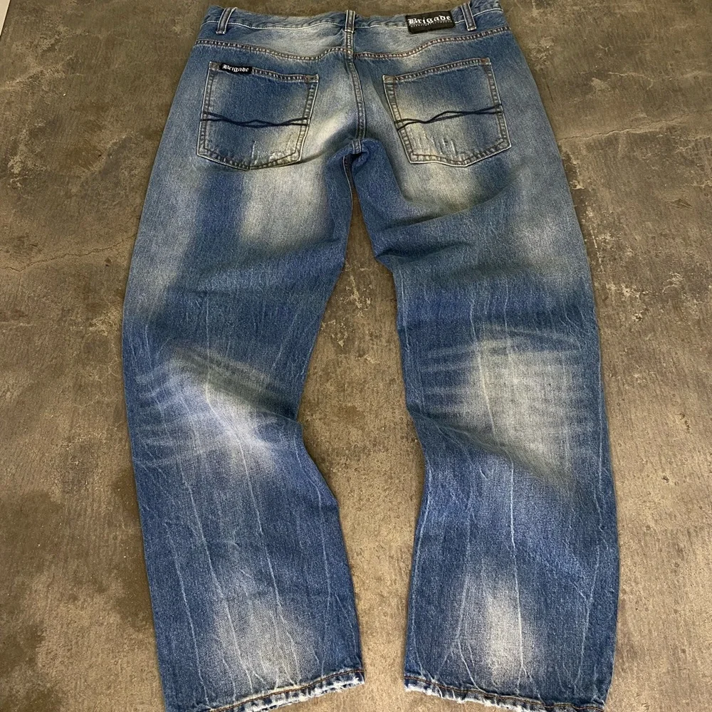 Brigabe Distressed Men's Straight Jeans - Picture 3 of 7